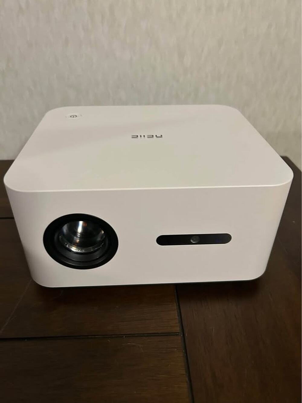 Smart Projector Pan-International D200 Home Theater 720p Auto Focus HDMI USB